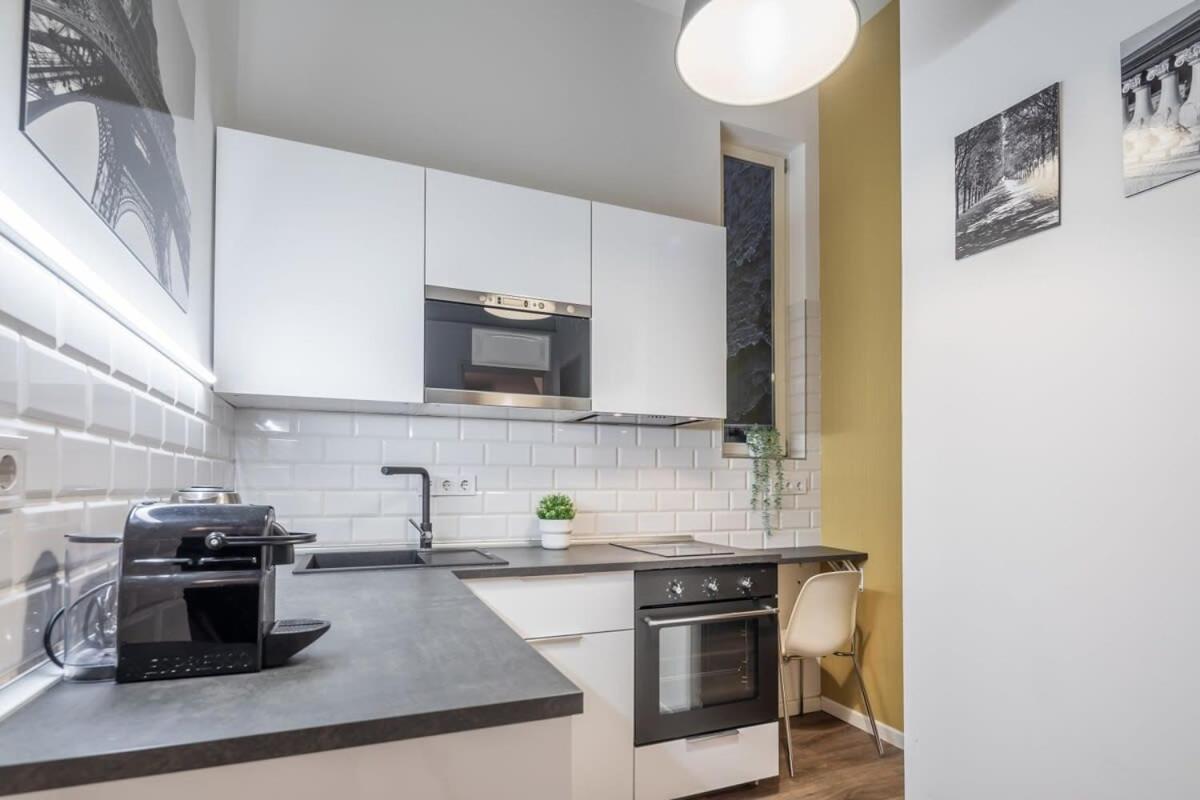 Charming At Location Apartament