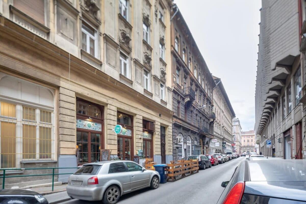 Charming At Location Apartament